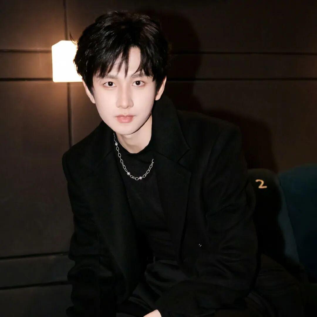 开云官网-何炅不救李湘！撞脸小生看肛肠科！