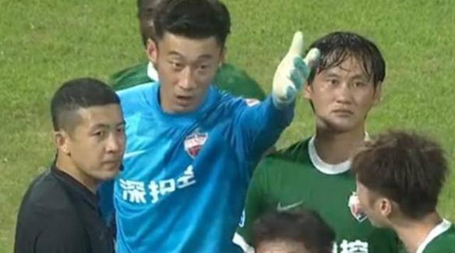 开云APP-中断8分钟场面乱成一团 误判角球致成都扳平？