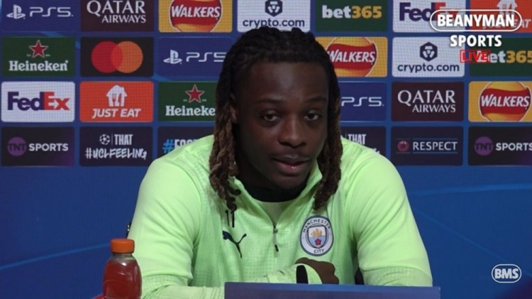 kaiyun-笑着回答！多库：没看阿森纳vs曼联，但枪手输球对我们有利