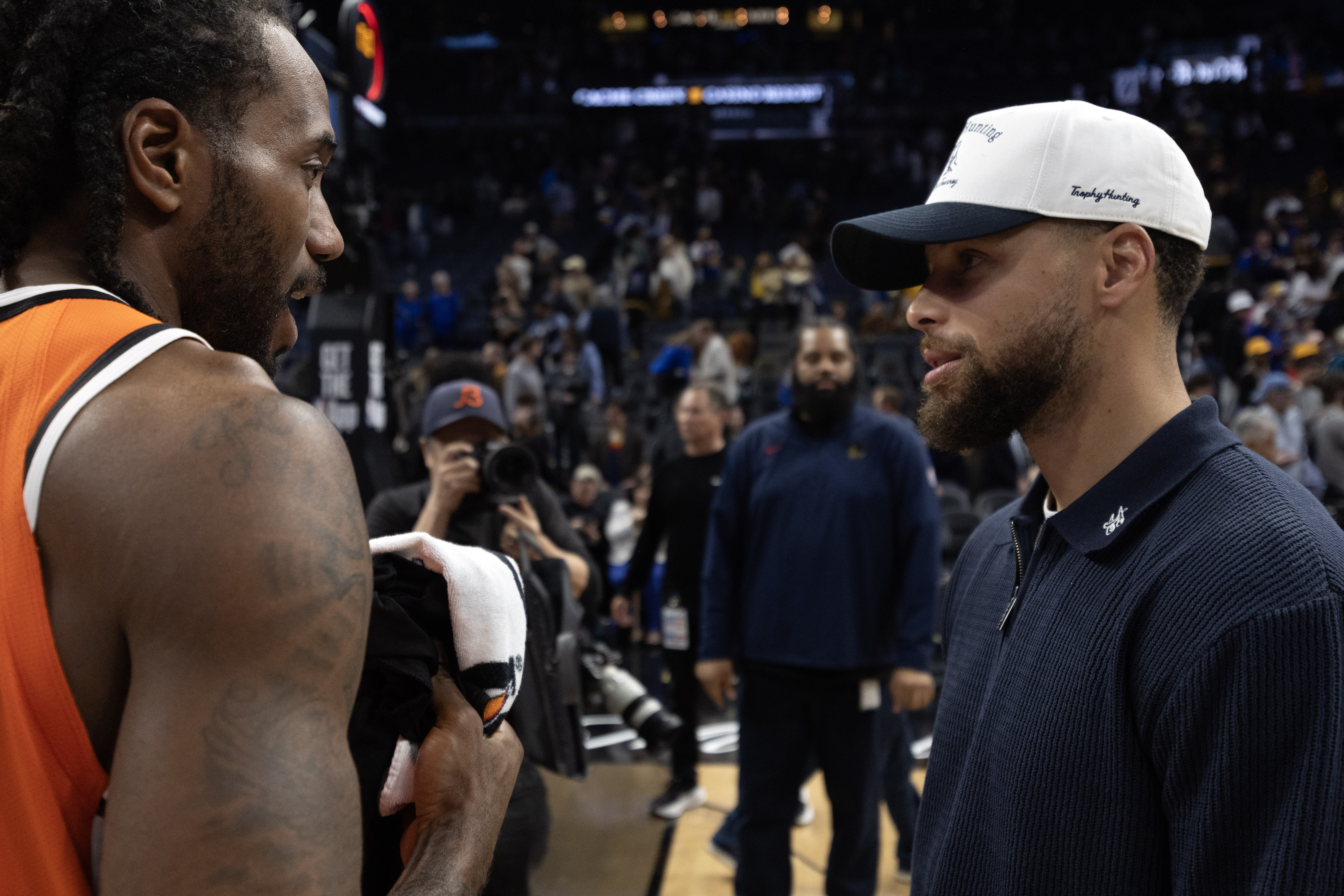 开云体育下载-伦纳德合同或因调查作废 错失字母哥的勇士将打包巴特勒提出报价